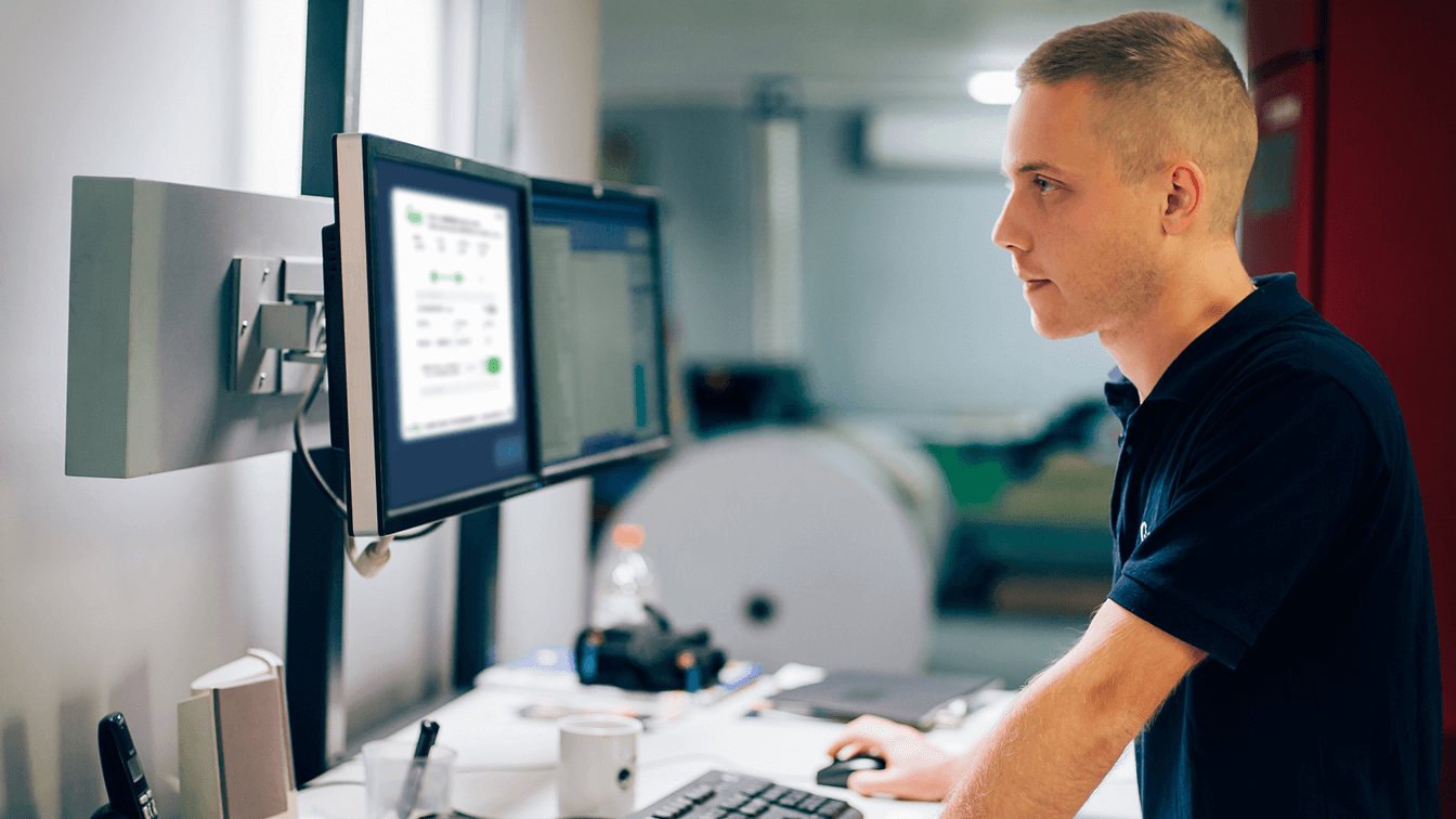 Print Shop Manager checking on invoices